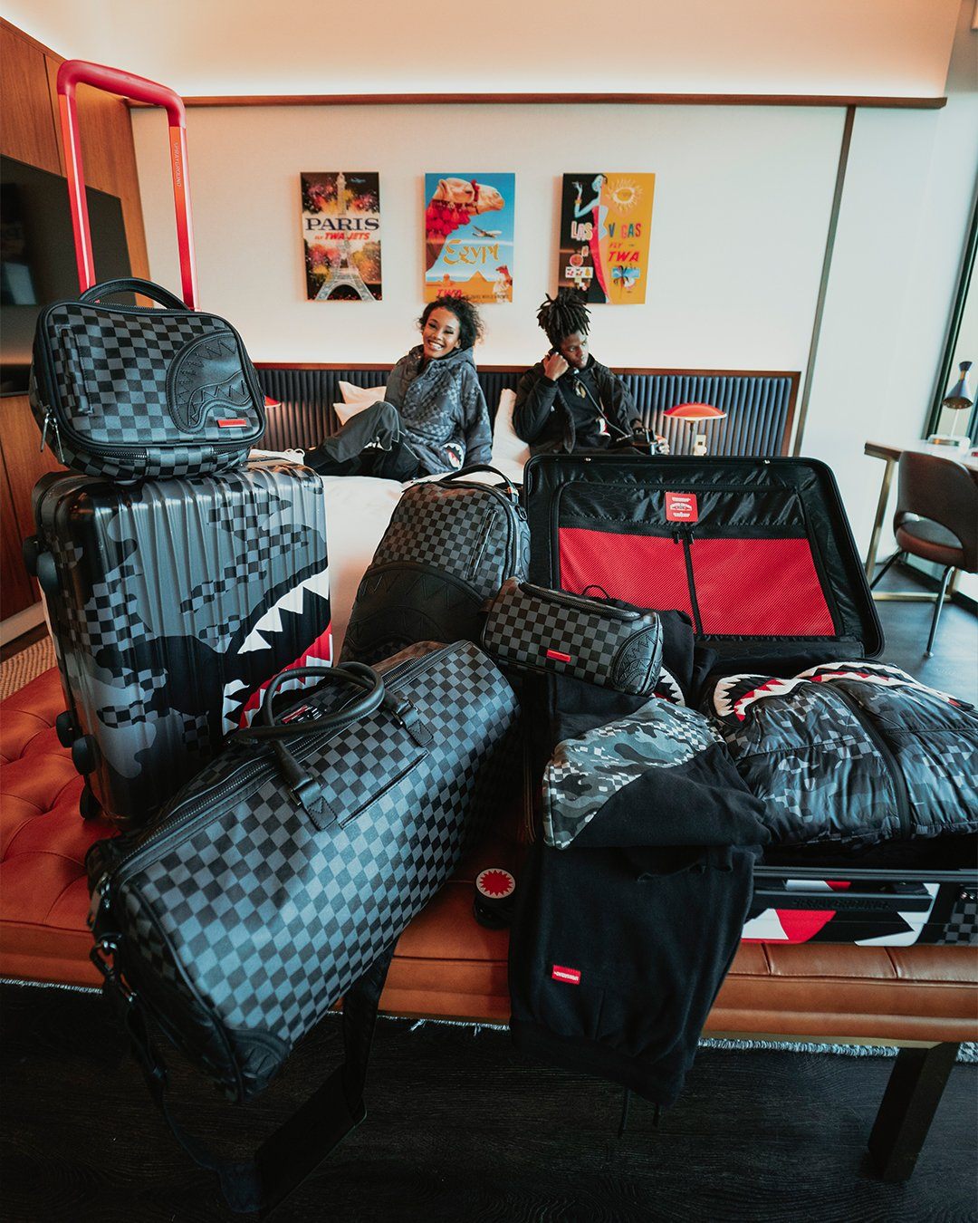 3AM SHARKNAUTICS 29.5 FULL-SIZE LUGGAGE - Image 4