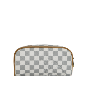 THE PRIVATE JET SHARK CLUB ?C HIGH ALTITUDE POUCH