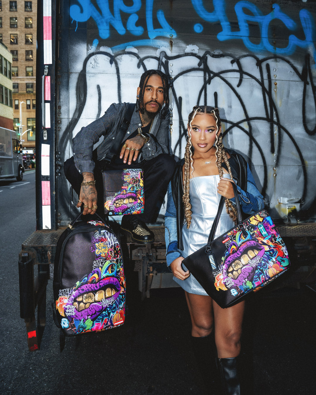 HALF GRAF LIPS TOTE - Image 4
